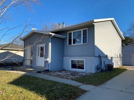 4302 22nd Ave NW in Rochester, MN - Building Photo