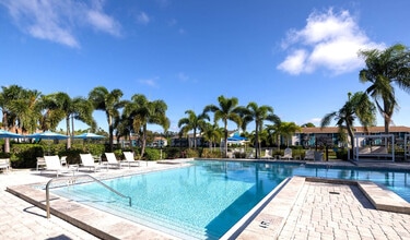 Trellis at the Lakes in St. Petersburg, FL - Building Photo - Building Photo