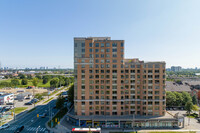 Bamburgh Gate in Toronto, ON - Building Photo - Building Photo