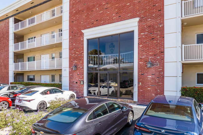 Barclay Square Condominiums in Fort Lauderdale, FL - Foto de edificio - Building Photo