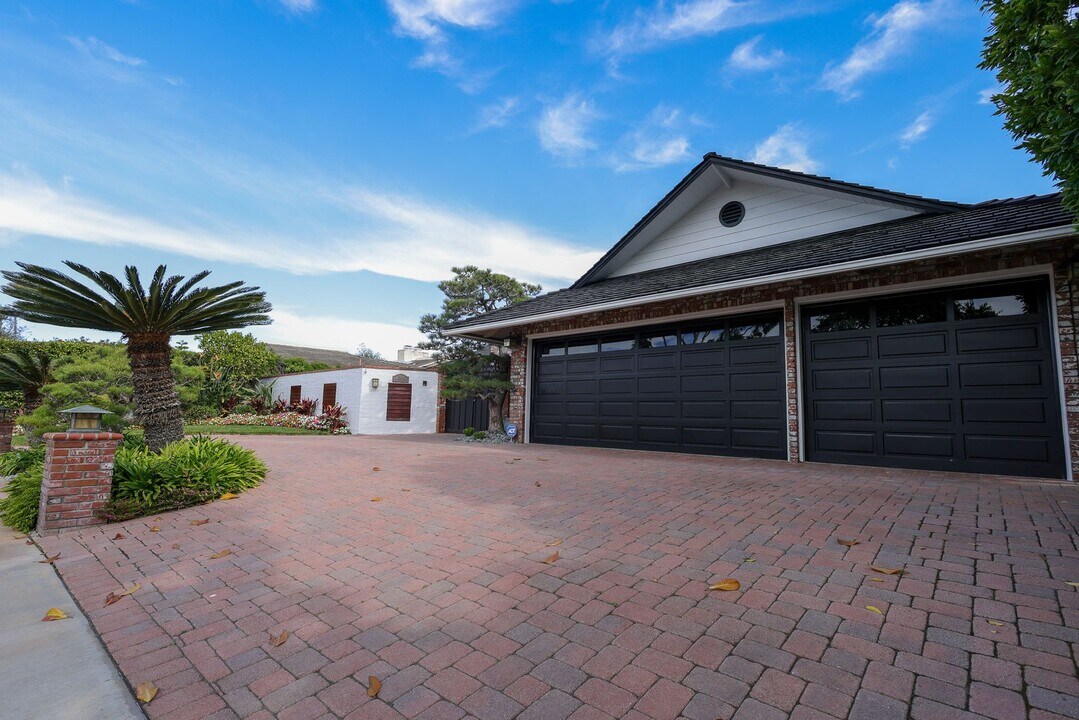 1542 Santiago Dr in Newport Beach, CA - Building Photo