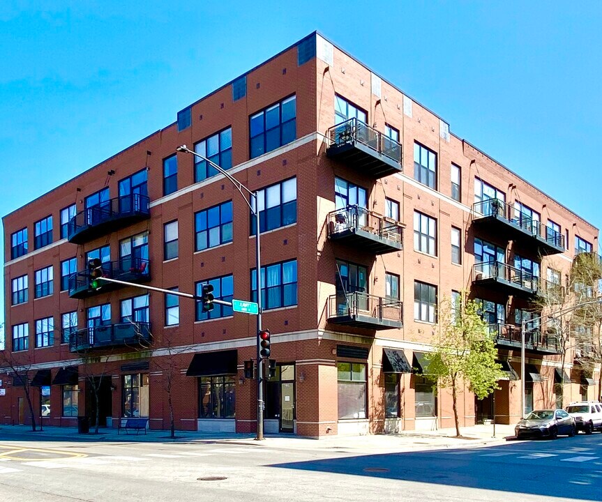1 S Leavitt St in Chicago, IL - Building Photo