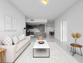 7661 NW 107th Ave, Unit 514 in Doral, FL - Foto de edificio - Building Photo