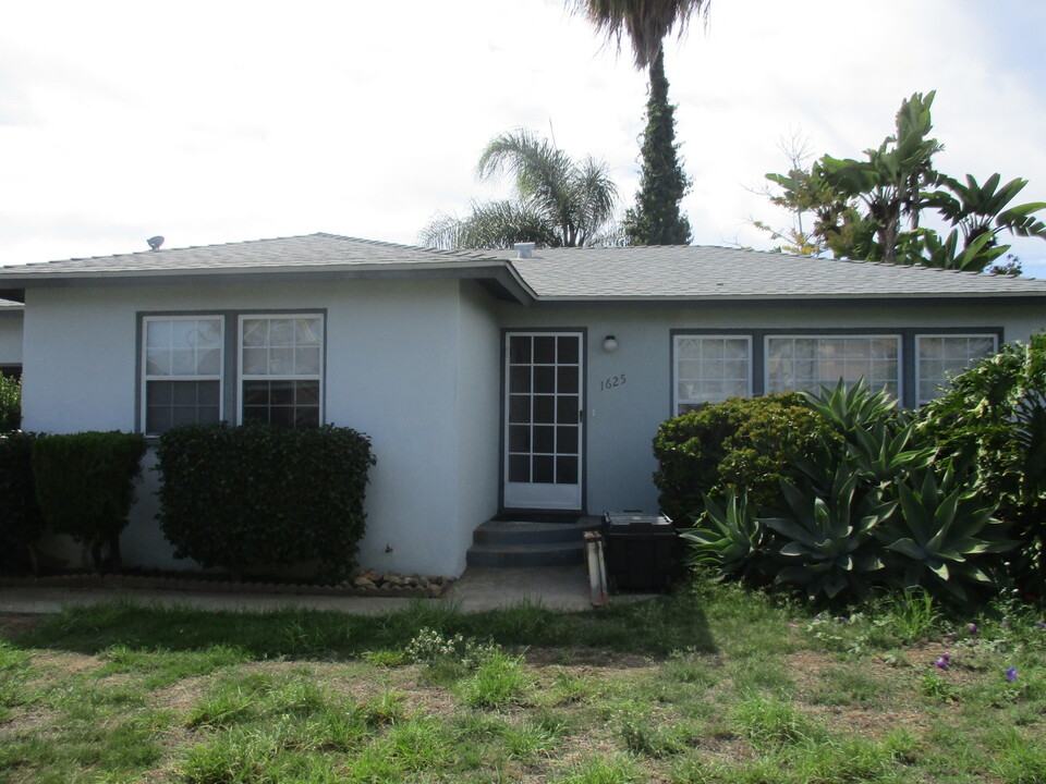 1625 S Tremont St in Oceanside, CA - Building Photo