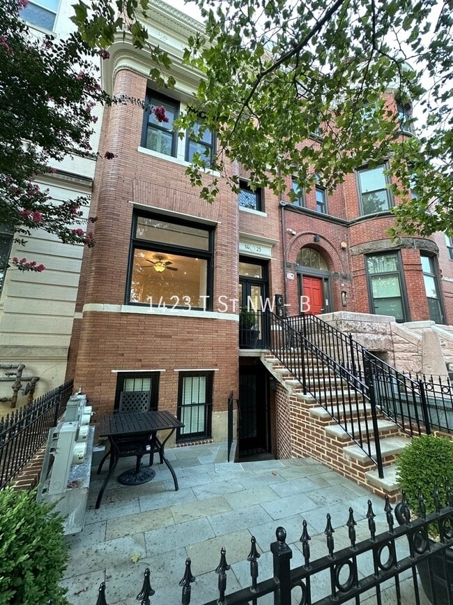 1423 T St NW