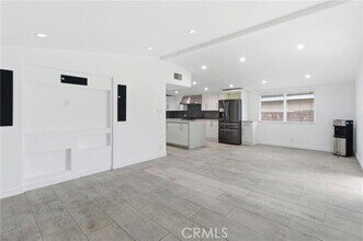20547 Kittridge St in Los Angeles, CA - Building Photo - Building Photo