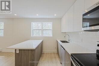 100 Liberty St N in Clarington, ON - Building Photo - Building Photo