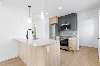 9809-9153 153 St NW in Edmonton, AB - Building Photo - Building Photo