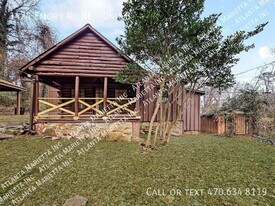 1424 Emory Rd NE in Atlanta, GA - Building Photo