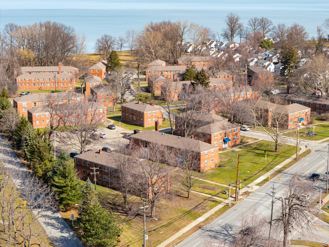 The Lakeside Apartments in Euclid, OH - Building Photo - Building Photo