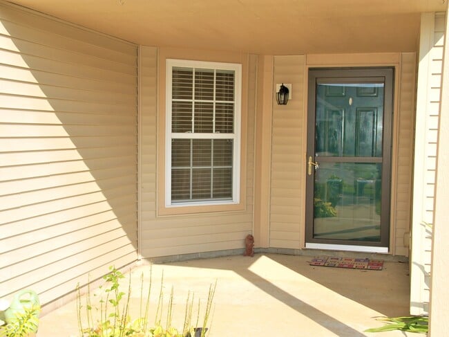 8348 S Swimming Hole Ln in Pendleton, IN - Foto de edificio - Building Photo