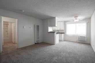 Commerce-10042 in Tujunga, CA - Building Photo - Building Photo