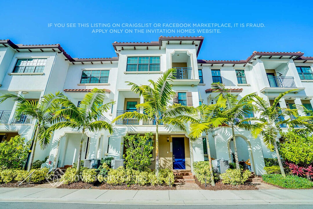 11713 SW 13th Ct in Pembroke Pines, FL - Foto de edificio