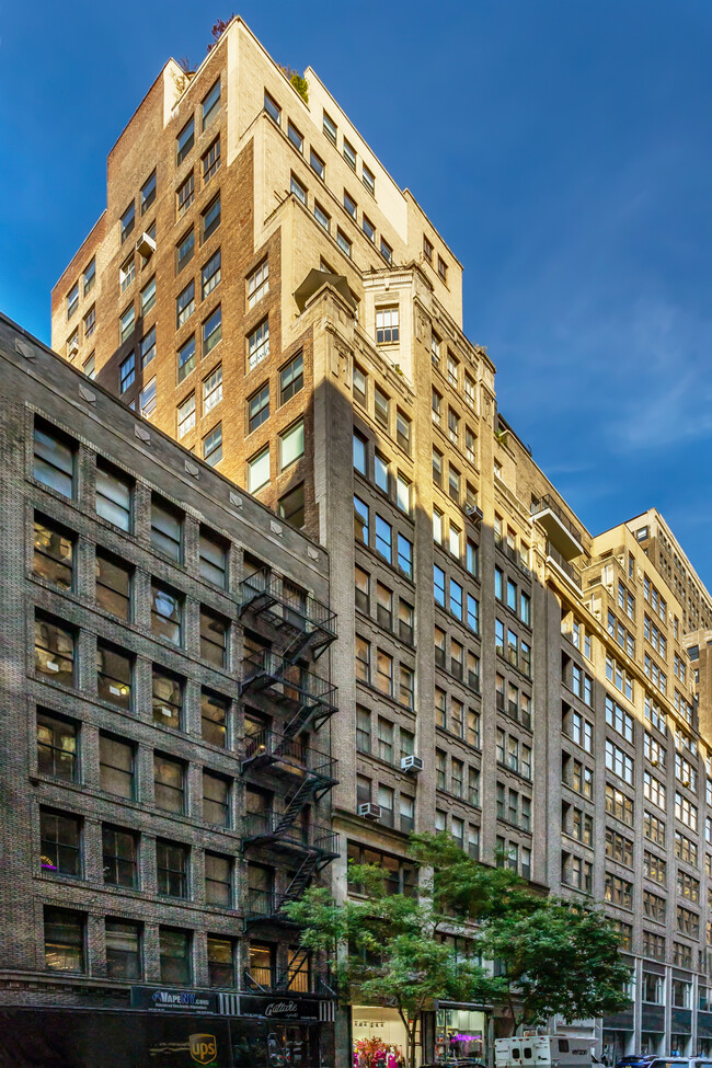 241 W 36th St in New York, NY - Building Photo - Building Photo