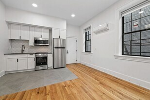 1121 Dayton St in Cincinnati, OH - Building Photo