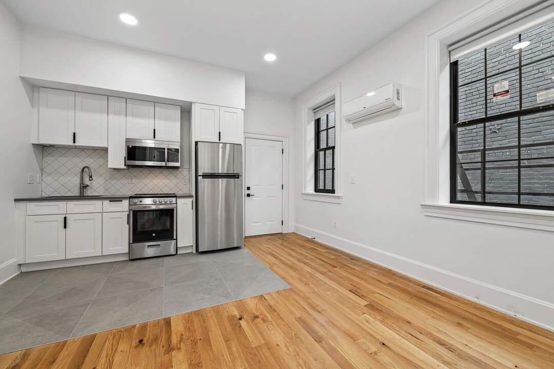 1121 Dayton St in Cincinnati, OH - Building Photo