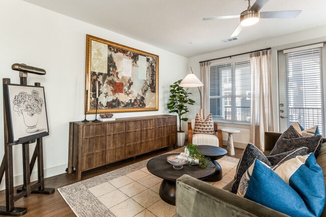 Victoria Row in Dallas, TX - Building Photo - Building Photo