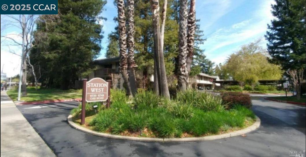 2742 Oak Rd in Walnut Creek, CA - Building Photo