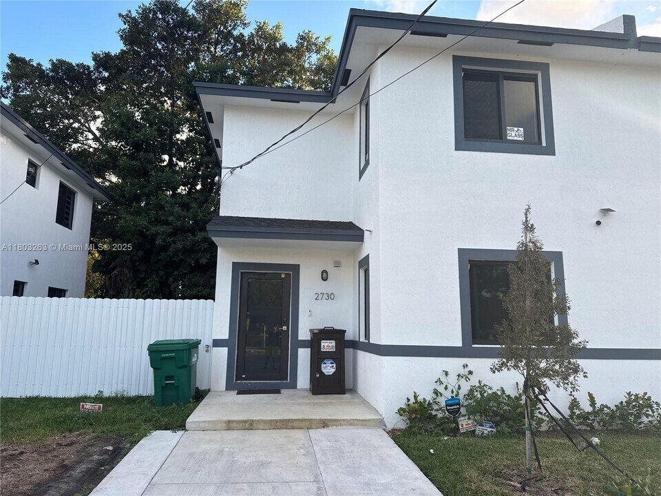 2730 NW 44th St in Miami, FL - Building Photo