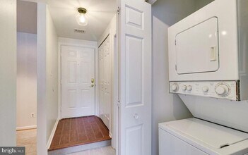 244 S Reynolds St in Alexandria, VA - Building Photo - Building Photo