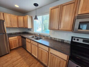 512 NE Emerson Ave in Bend, OR - Building Photo - Building Photo