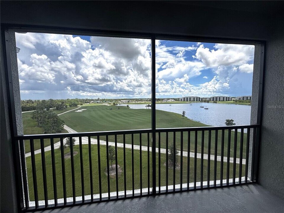17560 Opal Sand Dr in Venice, FL - Building Photo