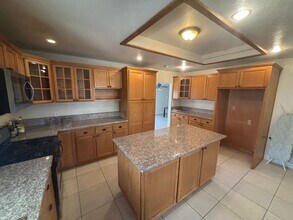 5809 E Wardlow Rd-Unit -5809 in Long Beach, CA - Building Photo - Building Photo