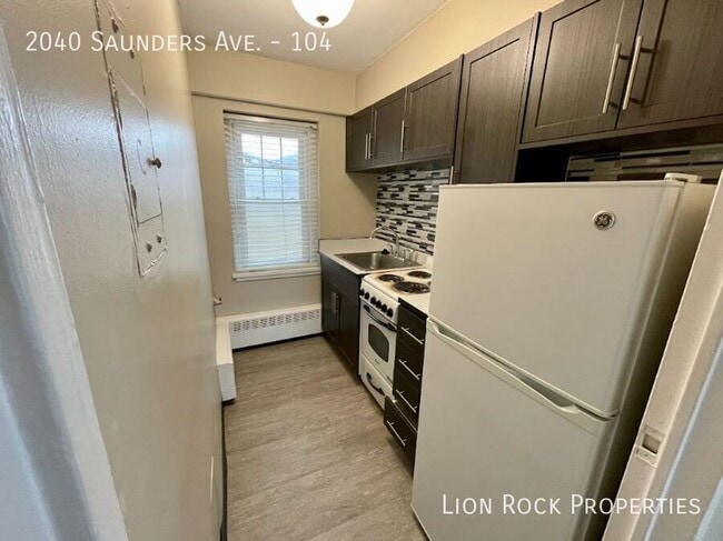 property at 2040 W Saunders Ave