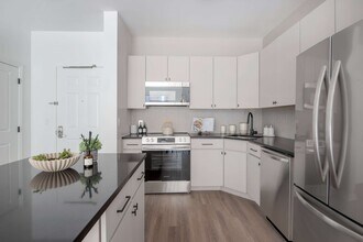 55 Riverwalk Place in West New York, NJ - Foto de edificio - Building Photo