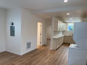 666 9th St in Oakland, CA - Foto de edificio - Building Photo