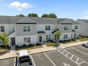 4109 Laurel Rdg Dr in Greenville, NC - Building Photo - Building Photo