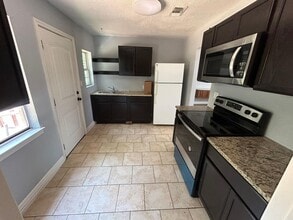 416 Compton Ave in Irving, TX - Building Photo - Building Photo