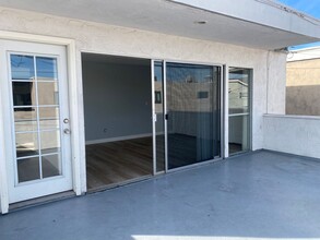 900 W Balboa Blvd-Unit -C in Newport Beach, CA - Building Photo - Building Photo