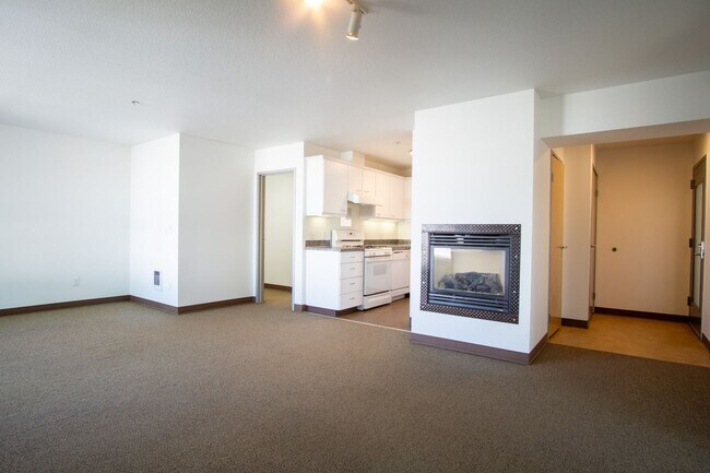 2544 NW Vaughn St-Unit -2544A in Portland, OR - Building Photo - Building Photo