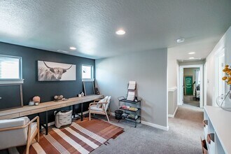 2701 NW Amble Side St in Albany, OR - Building Photo - Building Photo