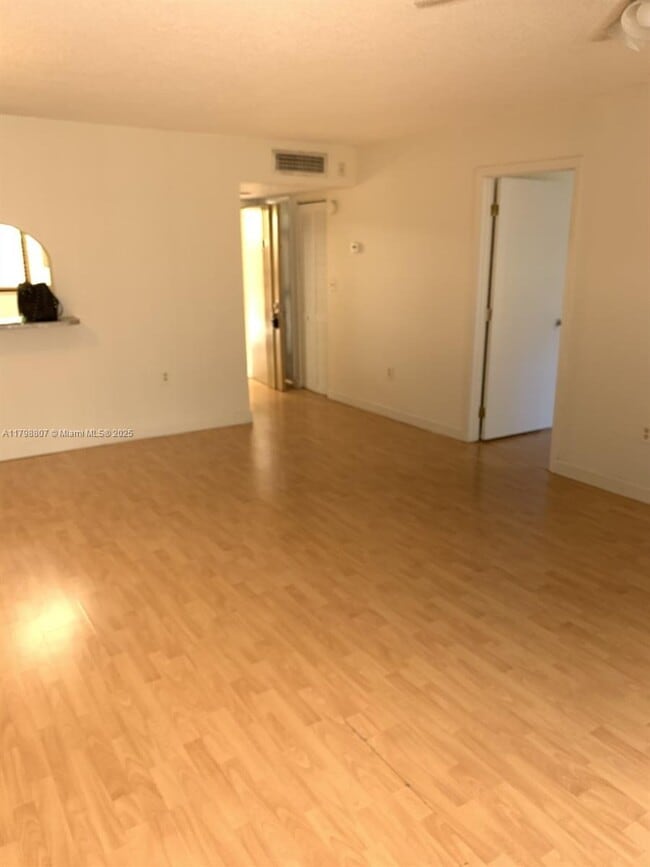 8075 SW 107th Ave, Unit 216 in Miami, FL - Building Photo - Building Photo