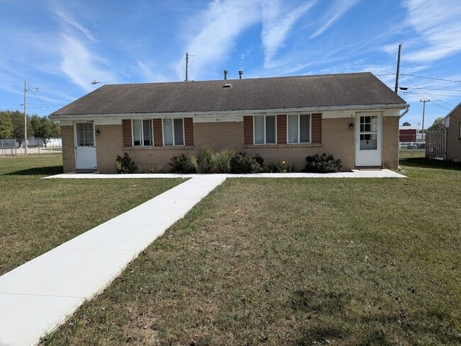 property at 860 Daggett Ave