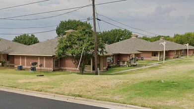 1000 League St S in Sulphur Springs, TX - Foto de edificio - Building Photo