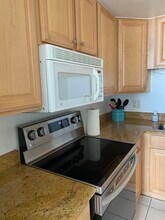 140 Seaview Ct, Unit Admiralty House Unit201 S in Marco Island, FL - Building Photo - Building Photo