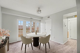 562 Glenwood Ave, Unit 24 in Cincinnati, OH - Building Photo - Building Photo