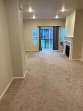 14470 SW Gold Coast Ter in Tigard, OR - Foto de edificio - Building Photo