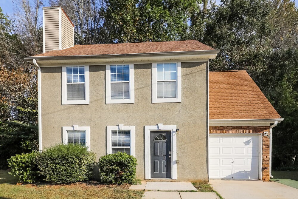 896 Madison Ct in Jonesboro, GA - Foto de edificio