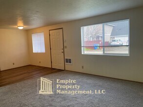 3819 Dove Ln in Eugene, OR - Building Photo - Building Photo