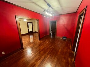 1917 S Locust St in Pittsburg, KS - Foto de edificio - Building Photo