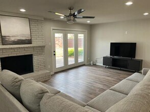 2707 Sharpview Ln in Dallas, TX - Building Photo - Building Photo