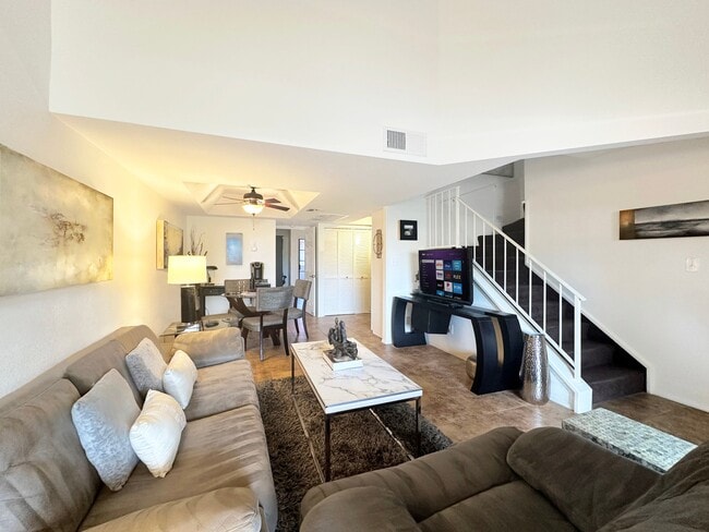 1211 N Miller Rd in Scottsdale, AZ - Foto de edificio - Building Photo