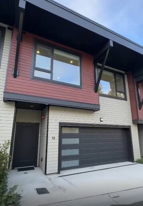 35706 Marshall Rd in Abbotsford, BC - Building Photo