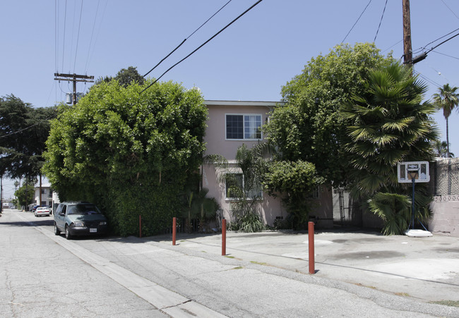 11411 Collins St in North Hollywood, CA - Building Photo - Building Photo