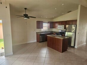 3221 SW Santa Barbara Pl in Cape Coral, FL - Building Photo - Building Photo