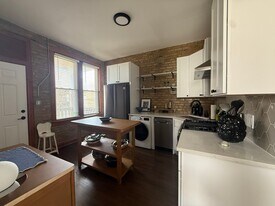 2842 W Augusta Blvd, Unit 2W in Chicago, IL - Building Photo